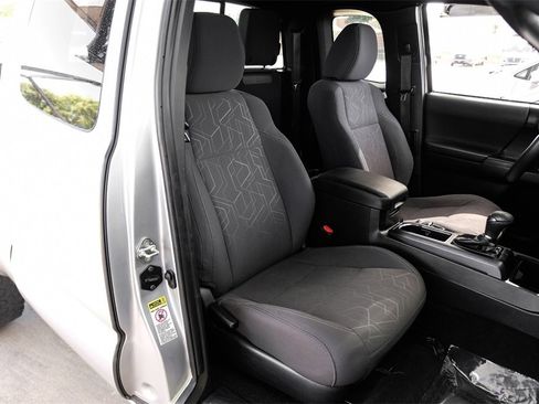 Used 2016 Toyota Tacoma TRD Sport w/ Towing Package image 30