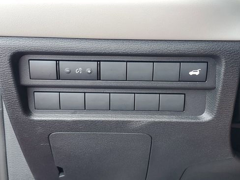 New 2025 Mitsubishi Outlander SE image 19