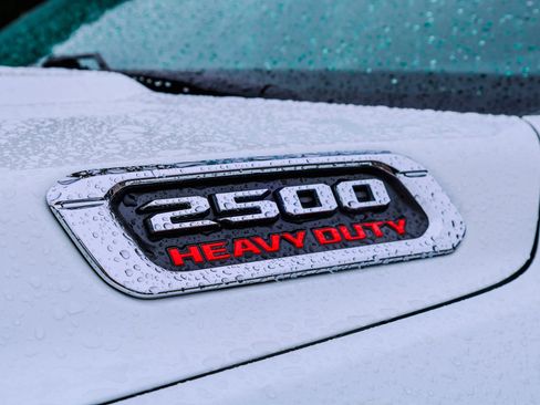 Used 2024 RAM 2500 Big Horn AWD/4WD image 3