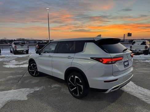 Used 2024 Mitsubishi Outlander SE image 5