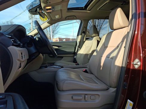 Used 2019 Honda Pilot Touring image 16