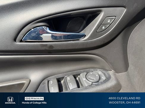Used 2018 Chevrolet Equinox LT FWD image 15