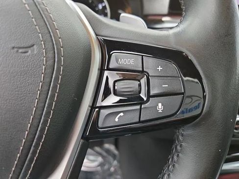 Used 2019 BMW 530i xDrive AWD/4WD image 8