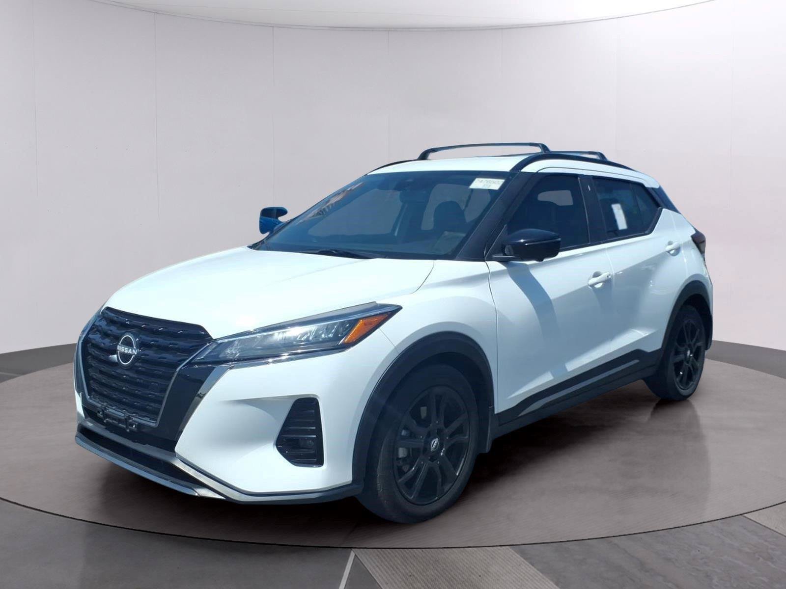 Used 2023 Nissan Kicks SR w/ SR Premium Package FWD image 1