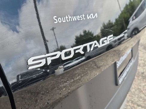 Used 2025 Kia Sportage EX FWD image 11