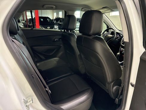 Used 2017 Chevrolet Trax LT w/ LT Convenience Package FWD image 33