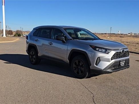Used 2022 Toyota RAV4 LE image 4