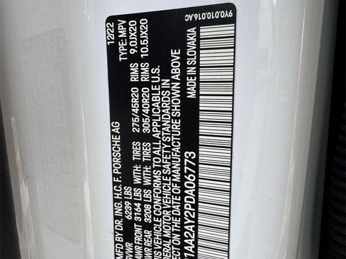 Used 2023 Porsche Cayenne Platinum Edition image 32