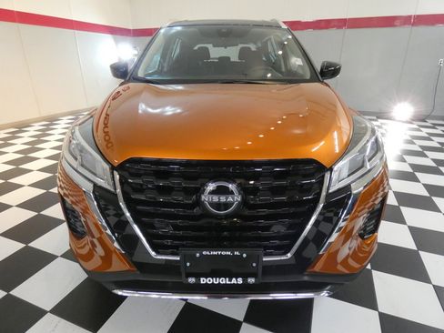 Used 2024 Nissan Kicks SV FWD image 2