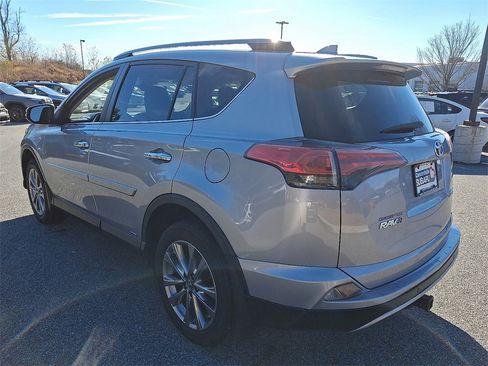 Used 2018 Toyota RAV4 Limited image 4