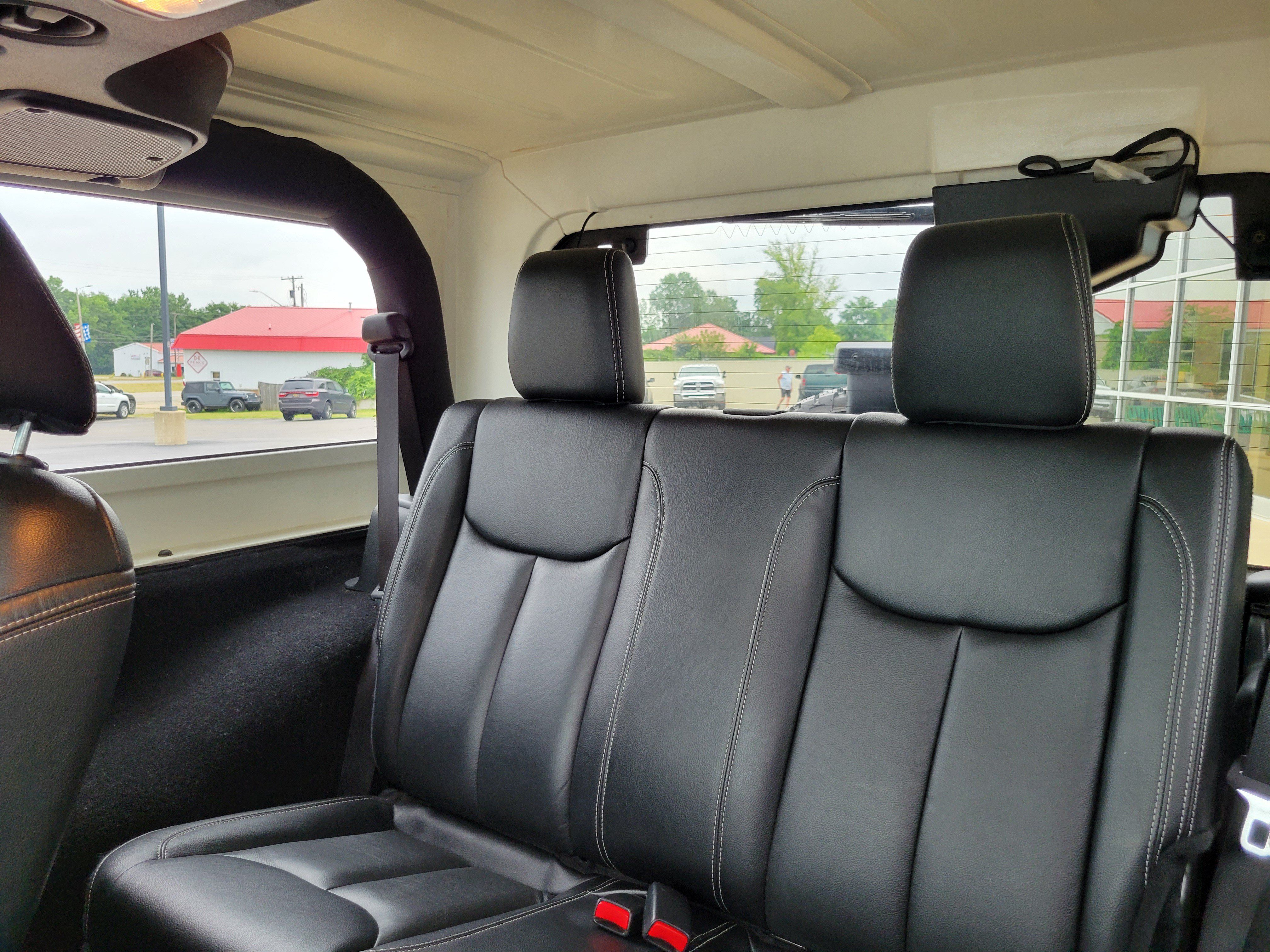 Used 2018 Jeep Wrangler Sahara w/ Connectivity Group AWD/4WD image 16
