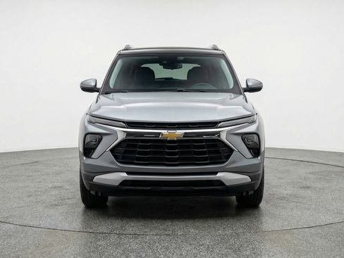 Used 2025 Chevrolet TrailBlazer LT FWD image 2