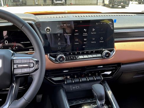 New 2025 GMC Canyon AT4 image 7