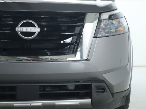Used 2025 Nissan Pathfinder SL AWD/4WD image 8