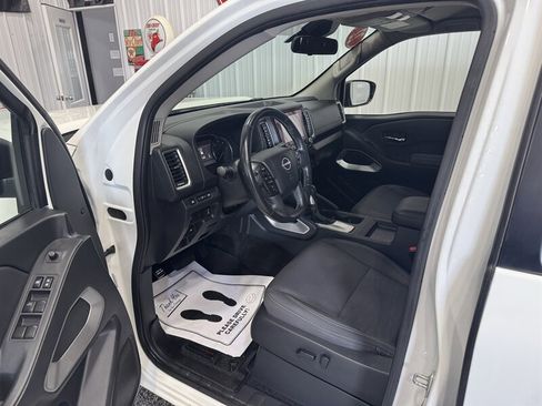 Used 2022 Nissan Frontier SV AWD/4WD image 6