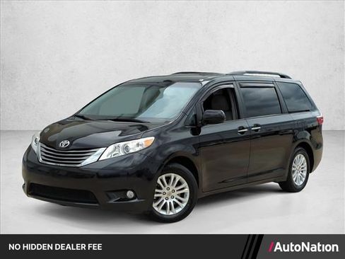 Used 2015 Toyota Sienna XLE FWD image 1