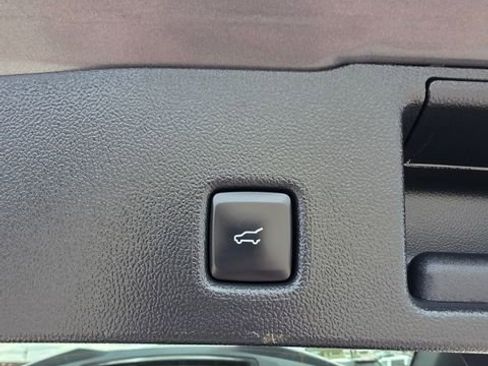 Used 2024 Ford Escape ST-Line w/ Tech Pack #1 AWD/4WD image 12