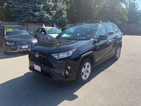 Used 2020 Toyota RAV4 XLE AWD/4WD image 2