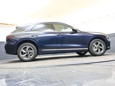 New 2026 Genesis GV70 2.5T Advanced AWD/4WD image 34