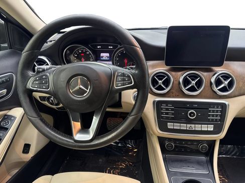 Used 2018 Mercedes-Benz GLA 250 image 50