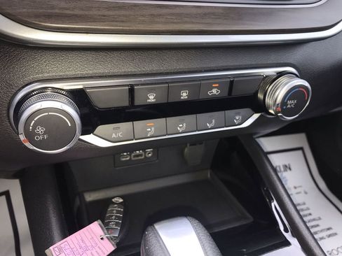 Used 2024 Nissan Altima 2.5 SV FWD image 18