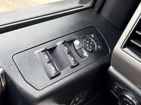 Used 2019 Ford F150 Lariat RWD image 17