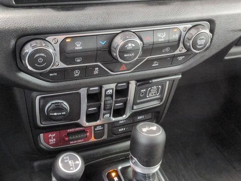 Used 2025 Jeep Wrangler Unlimited Sport AWD/4WD image 23