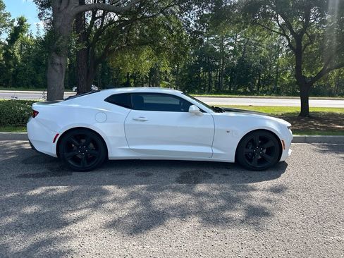 Used 2018 Chevrolet Camaro LT RWD image 5