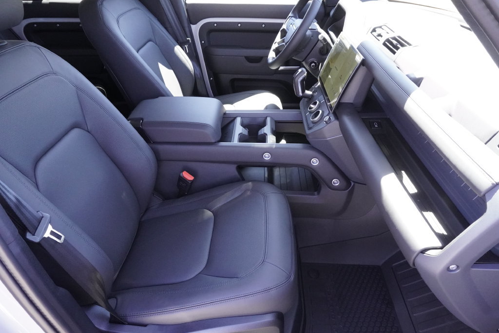New 2026 Land Rover Defender 110 X-Dynamic SE AWD/4WD image 23