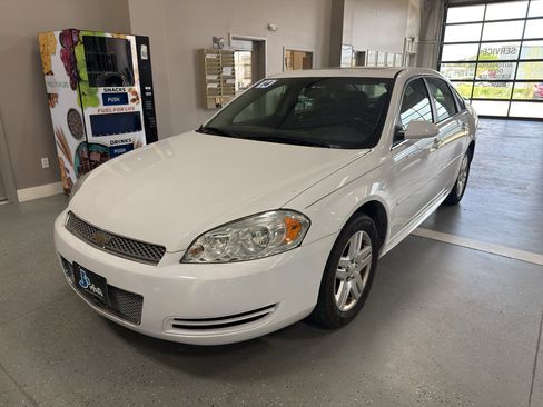 Used 2014 Chevrolet Impala LT w/ LT Sunroof Package FWD image 2