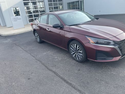 Used 2025 Nissan Altima 2.5 SV image 7
