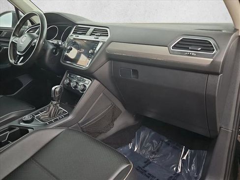 Used 2021 Volkswagen Tiguan SE AWD/4WD image 21