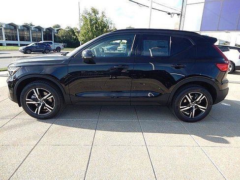 New 2026 Volvo XC40 B5 Core w/ Climate Package AWD/4WD image 11