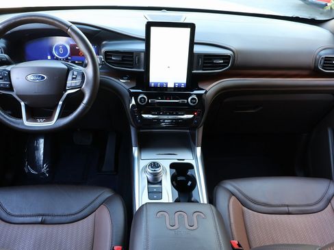 Used 2024 Ford Explorer King Ranch w/ Technology Package image 15