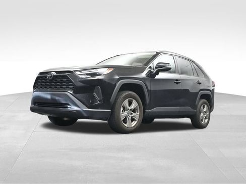 Used 2025 Toyota RAV4 XLE FWD image 9