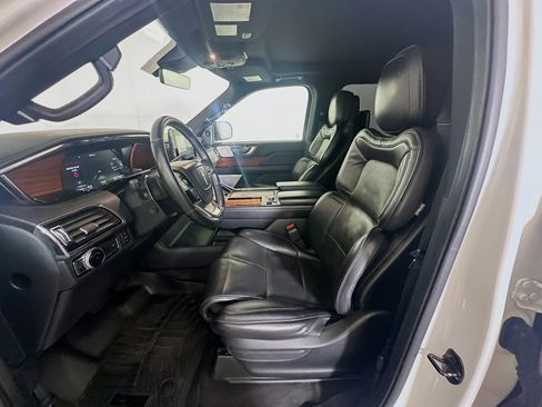 Used 2019 Lincoln Navigator L Reserve image 13