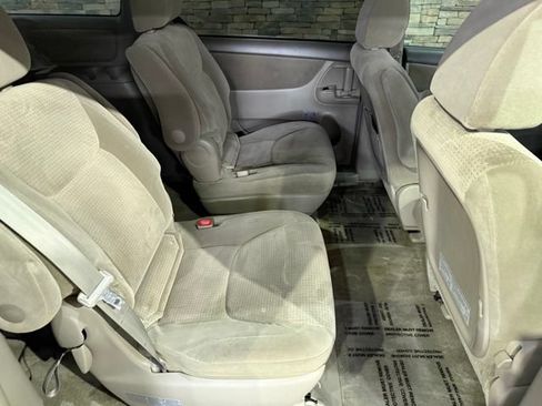 Used 2010 Toyota Sienna LE FWD image 32