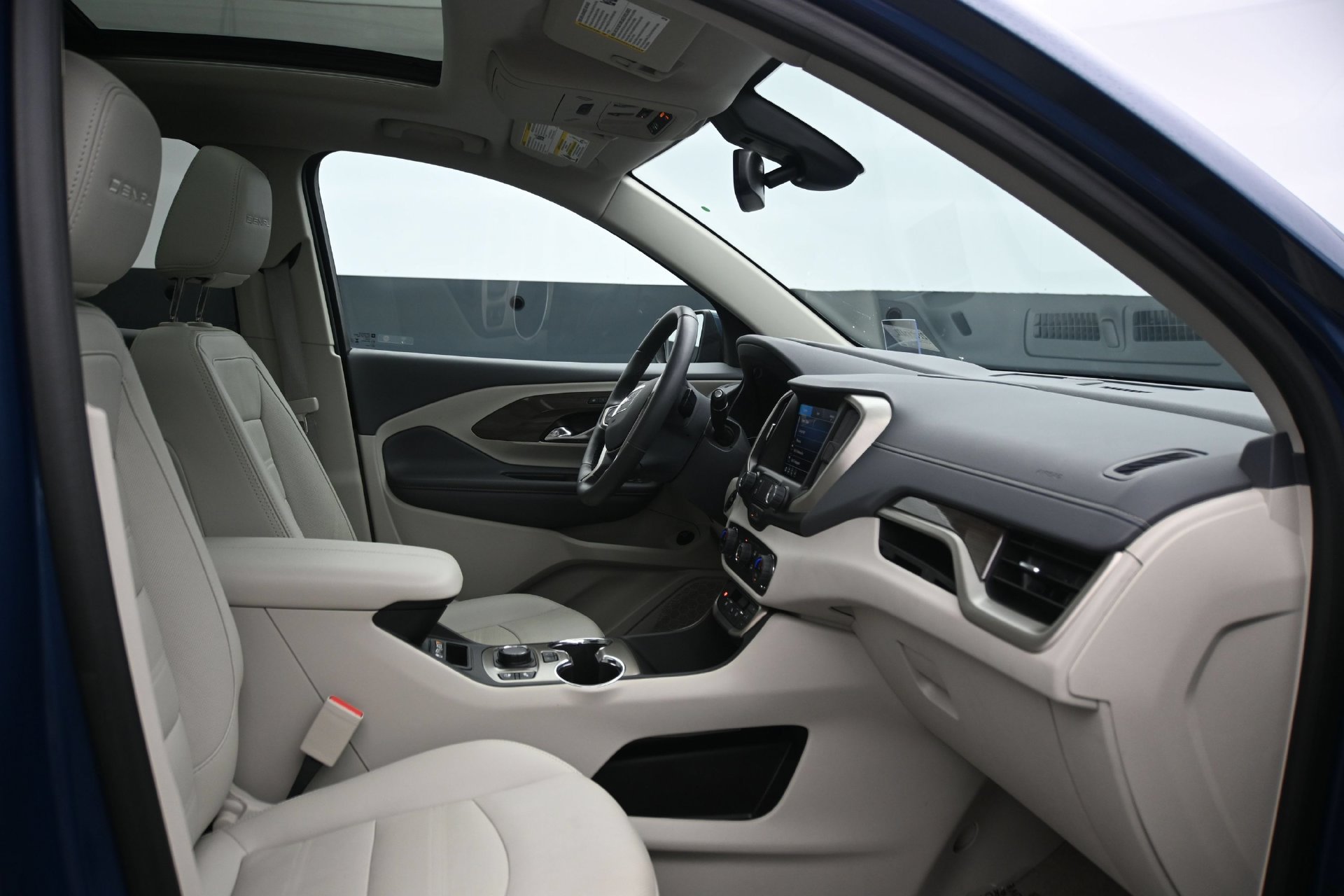 Used 2024 GMC Terrain Denali w/ Denali Premium Package AWD/4WD image 13