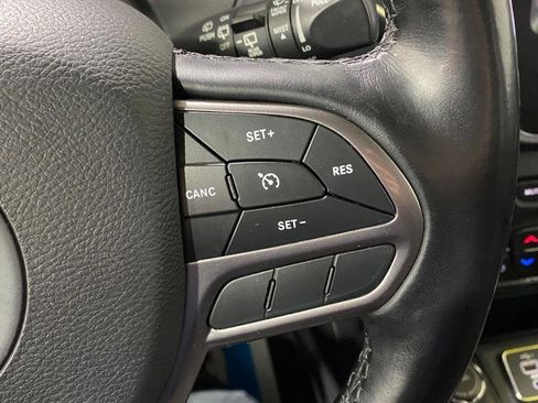 Used 2021 Jeep Cherokee Latitude Lux w/ Comfort/Convenience Group AWD/4WD image 23