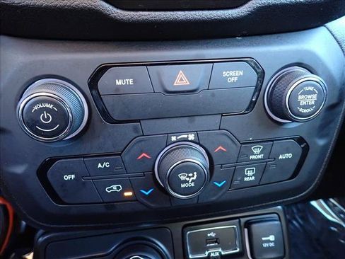 Used 2019 Jeep Renegade Trailhawk AWD/4WD image 23
