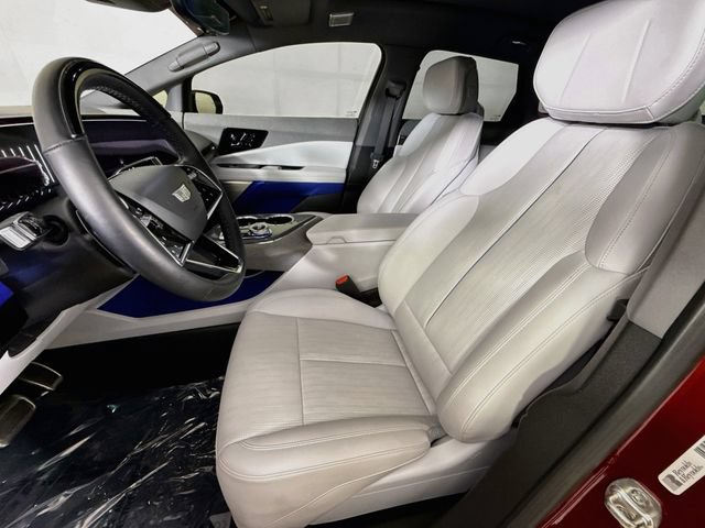 Used 2025 Cadillac Optiq Sport 2 w/ LPO, Floor Liner Package AWD/4WD image 21