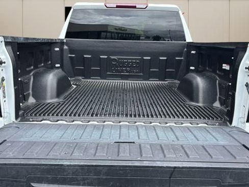 Used 2025 GMC Sierra 1500 SLT RWD image 5