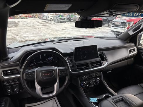 Used 2022 GMC Yukon XL SLT image 16