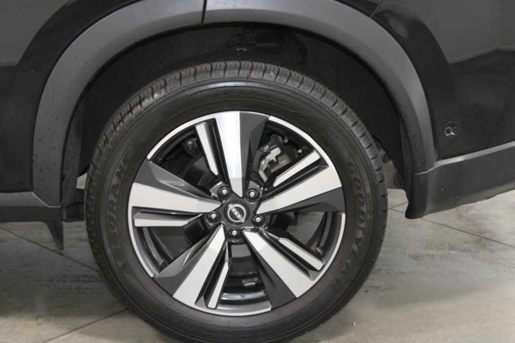 Used 2024 Nissan Rogue SL FWD image 17