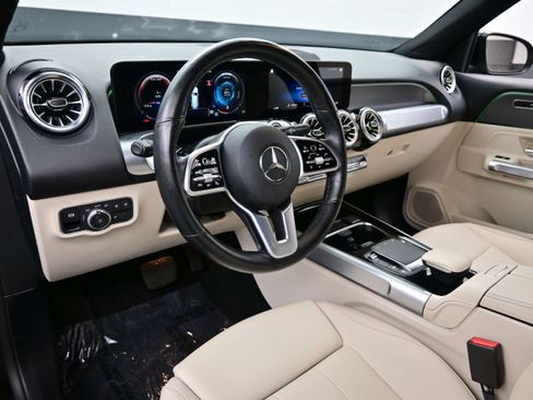 Used 2022 Mercedes-Benz GLB 250 4MATIC image 13