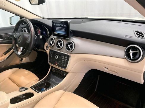 Used 2017 Mercedes-Benz GLA 250 4MATIC image 14