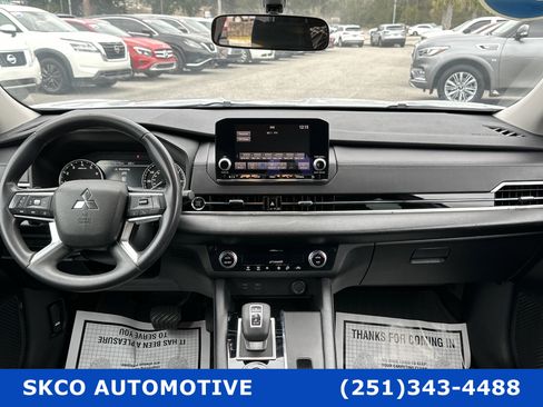 Used 2023 Mitsubishi Outlander ES image 15
