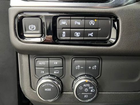 Used 2025 GMC Yukon XL Denali w/ Sun & Power Step Package image 34