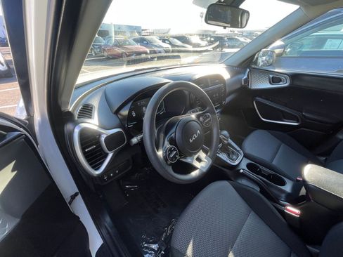 Used 2025 Kia Soul LX w/ LX Technology Package image 34
