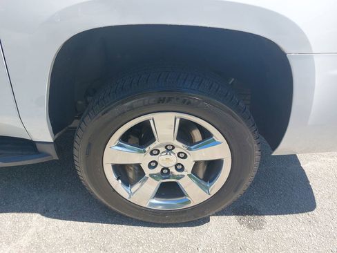 Used 2020 Chevrolet Suburban LT AWD/4WD image 32